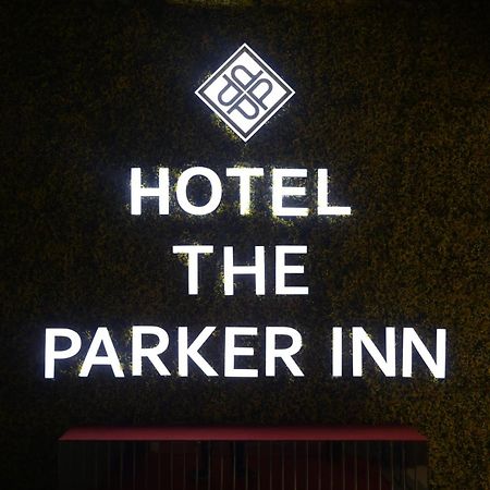 Hotel The Parker Inn By Kbnt Group 苏拉特 外观 照片