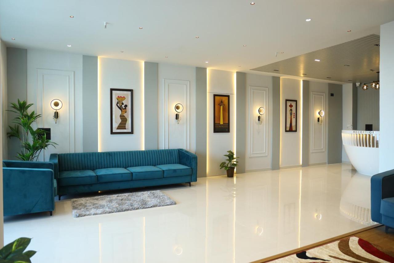 Hotel The Parker Inn By Kbnt Group 苏拉特 外观 照片