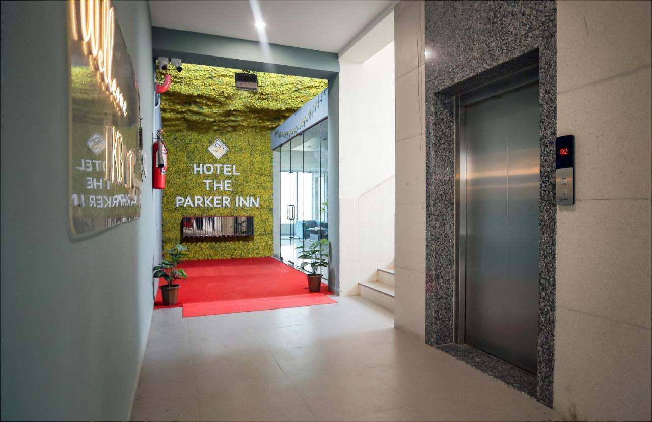 Hotel The Parker Inn By Kbnt Group 苏拉特 外观 照片