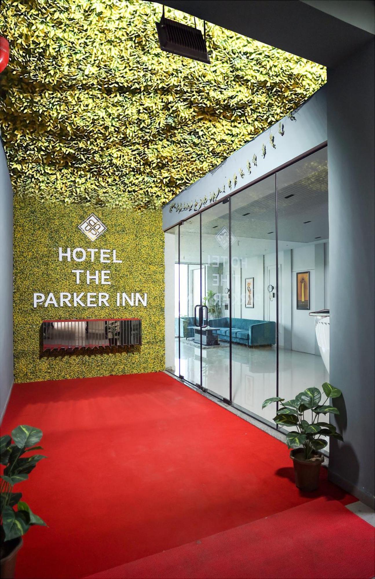 Hotel The Parker Inn By Kbnt Group 苏拉特 外观 照片